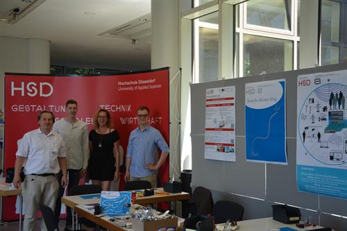 Das Team des Fachbereichs Elektro- und Informationstechnik an ihrem Stand: (v. l. n. r. ) Prof. Dr.-Ing. Volker K. S. Feige, B. Eng. Marvin Löhr, Dipl.-Betriebsw. Ute Marke und B. Eng. Dennis Fertsch.